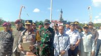 KAPOLDA Bali, Gubernur Bali, Pangdam Udayana dan unsur lainnya saat memberikan keterangan kepada awak media di Lapangan Niti Mandala Renon, Denpasar, Senin (17/4/2023). Foto: ist KAPOLDA Bali, Gubernur Bali, Pangdam Udayana dan unsur lainnya saat memberikan keterangan kepada awak media di Lapangan Niti Mandala Renon, Denpasar, Senin (17/4/2023). Foto: ist