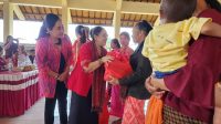 KETUA Umum Badan Kerjasama Organisasi Wanita (BKOW) Provinsi Bali, Tjokorda Putri Hariyani Ardhana Sukawati, melanjutkan sosialisasi pencegahan kekerasan dalam rumah tangga yang berimplikasi pada stunting. Sosialisasi dilangsungkan di Balai Banjar Bayung Gede, Selasa (4/4/2023). Foto: ist KETUA Umum Badan Kerjasama Organisasi Wanita (BKOW) Provinsi Bali, Tjokorda Putri Hariyani Ardhana Sukawati, melanjutkan sosialisasi pencegahan kekerasan dalam rumah tangga yang berimplikasi pada stunting. Sosialisasi dilangsungkan di Balai Banjar Bayung Gede, Selasa (4/4/2023). Foto: ist