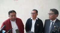 NYOMAN Parta (kiri) bersama dua kolega anggota DPR RI Dapil Bali, AA Bagus Adhi Mahendra (tengah) dan Kariyasa Adnyana usai rapat paripurna DPR. Foto: ist NYOMAN Parta (kiri) bersama dua kolega anggota DPR RI Dapil Bali, AA Bagus Adhi Mahendra (tengah) dan Kariyasa Adnyana usai rapat paripurna DPR. Foto: ist