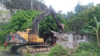 Pembongkaran bangunan Pura Majapahit GWK-1