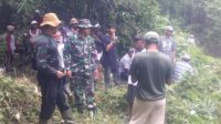 Subak bersihkan irigasi