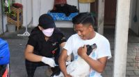 PELAKSANAAN vaksinasi rabies oleh Tim Bidang Kesehatan Hewan Distan Kota Denpasar beberapa waktu lalu. Foto: ist PELAKSANAAN vaksinasi rabies oleh Tim Bidang Kesehatan Hewan Distan Kota Denpasar beberapa waktu lalu. Foto: ist