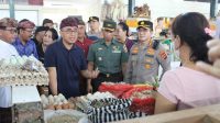 WALI Kota Jaya Negara bersama Forkopimda Denpasar saat melakukan pemantauan pasokan dan harga pangan di Pasar Nyanggelan, Panjer, Kamis (13/4/2023). Foto: ist WALI Kota Jaya Negara bersama Forkopimda Denpasar saat melakukan pemantauan pasokan dan harga pangan di Pasar Nyanggelan, Panjer, Kamis (13/4/2023). Foto: ist