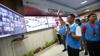 DIREKTUR Utama PT PLN (Persero), Darmawan Prasodjo, mengecek langsung sistem kelistrikan lokasi-lokasi KTT ASEAN melalui Command Center Kelistrikan di Labuan Bajo. Foto: ist DIREKTUR Utama PT PLN (Persero), Darmawan Prasodjo, mengecek langsung sistem kelistrikan lokasi-lokasi KTT ASEAN melalui Command Center Kelistrikan di Labuan Bajo. Foto: ist
