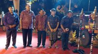 FESTIVAL PGRI SISTEN II Setda Kota Denpasar, AA Gede Risnawan; didampingi AA Gede Wiratama, I Nengah Madiadnyana, I Ketut Suarya, dan I Gusti Ngurah Anom yang akrab disama Ajik Anom, saat membuka Festival YPLP PGRI Denpasar 2023. Foto: tra FESTIVAL PGRI SISTEN II Setda Kota Denpasar, AA Gede Risnawan; didampingi AA Gede Wiratama, I Nengah Madiadnyana, I Ketut Suarya, dan I Gusti Ngurah Anom yang akrab disama Ajik Anom, saat membuka Festival YPLP PGRI Denpasar 2023. Foto: tra