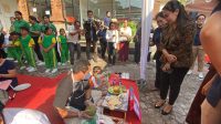 KETUA GOW Kota Denpasar, Ayu Kristi Arya Wibawa, memantau pelaksanaan perlombaan kreativitas yang digelar Pemkot Denpasar dalam upaya peningkatan pemahaman parenting bagi orangtua, Rabu (31/5/2023). Foto: tra KETUA GOW Kota Denpasar, Ayu Kristi Arya Wibawa, memantau pelaksanaan perlombaan kreativitas yang digelar Pemkot Denpasar dalam upaya peningkatan pemahaman parenting bagi orangtua, Rabu (31/5/2023). Foto: tra