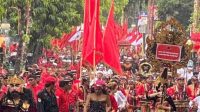 PAWAI Budaya pendaftaran Bacaleg PDIP Gianyar ke KPU Gianyar, Kamis (11/5/2023). Foto: adi PAWAI Budaya pendaftaran Bacaleg PDIP Gianyar ke KPU Gianyar, Kamis (11/5/2023). Foto: adi