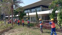 PERSONEL PLN tengah mempersiapkan pasokan listrik tanpa kedip atau zero down time (ZDT) selama pelaksanaan KTT ASEAN di Labuhan Bajo, Provinsi NTT. Foto: ist PERSONEL PLN tengah mempersiapkan pasokan listrik tanpa kedip atau zero down time (ZDT) selama pelaksanaan KTT ASEAN di Labuhan Bajo, Provinsi NTT. Foto: ist