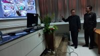 Rektor Undiksha Prof. Lasmawan yang saat memantau pelaksanaan UTBK