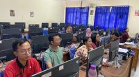 TIM verifikasi di SMPN 5 Denpasar saat memverifikasi berkas pendaftaran calon peserta didik jalur zonasi umum, Senin (26/6/2023). Foto: ist TIM verifikasi di SMPN 5 Denpasar saat memverifikasi berkas pendaftaran calon peserta didik jalur zonasi umum, Senin (26/6/2023). Foto: ist