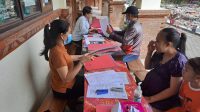 PROSES pendaftaran PPDB di SDN 2 Penatih. Sekolah wajib melaporkan hasil seleksi calon peserta didik baru kepada Disdikpora Kota Denpasar paling lambat 2 hari sebelum jadwal pengumuman. Foto: ist PROSES pendaftaran PPDB di SDN 2 Penatih. Sekolah wajib melaporkan hasil seleksi calon peserta didik baru kepada Disdikpora Kota Denpasar paling lambat 2 hari sebelum jadwal pengumuman. Foto: ist