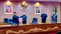 BUPATI Bangli, Sang Nyoman Sedana Arta, menyampaikan pertanggungjawaban pelaksanaan APBD 2022 dalam sidang paripurna DPRD Bangli, Senin (26/6/2023). Foto: ist BUPATI Bangli, Sang Nyoman Sedana Arta, menyampaikan pertanggungjawaban pelaksanaan APBD 2022 dalam sidang paripurna DPRD Bangli, Senin (26/6/2023). Foto: ist