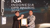 DIRUT PLN, Darmawan Prasodjo, saat menerima penghargaan pemimpin terpopuler di media pemberitaan online 2023. Foto: ist DIRUT PLN, Darmawan Prasodjo, saat menerima penghargaan pemimpin terpopuler di media pemberitaan online 2023. Foto: ist