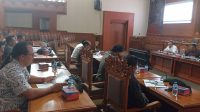 JAJARAN Disdikpora Kota Denpasar menyosialisasikan petunjuk teknis (juknis) PPDB di DPRD Kota Denpasar, Rabu (31/5/2023). Foto: tra JAJARAN Disdikpora Kota Denpasar menyosialisasikan petunjuk teknis (juknis) PPDB di DPRD Kota Denpasar, Rabu (31/5/2023). Foto: tra
