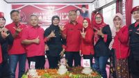 KETUA DPC PDIP Kota Mataram, Made Slamet, didampingi Sekretaris Nyayu Ernawati dan fungsionaris DPC PDIP Kota Mataram saat perayaan Hari Lahir Pancasila di DPC PDIP Mataram, Kamis (1/6/2023). Foto: ist KETUA DPC PDIP Kota Mataram, Made Slamet, didampingi Sekretaris Nyayu Ernawati dan fungsionaris DPC PDIP Kota Mataram saat perayaan Hari Lahir Pancasila di DPC PDIP Mataram, Kamis (1/6/2023). Foto: ist