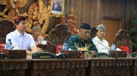 KETUA DPRD Klungkung, AA Gde Anom, memimpin rapat paripurna membahas Raperda Pertanggungjawaban Pelaksanaan APBD 2022 di Ruang Rapat Sabha Nawa Natya, Selasa (20/6/2023). Foto: ist KETUA DPRD Klungkung, AA Gde Anom, memimpin rapat paripurna membahas Raperda Pertanggungjawaban Pelaksanaan APBD 2022 di Ruang Rapat Sabha Nawa Natya, Selasa (20/6/2023). Foto: ist