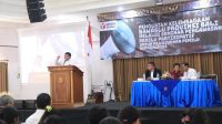 KETUT Rudia memyampaikan materi terkait upaya Bawaslu Bali membangun pondasi kepemiluan pemilih pemula di kampus Undhira, Rabu (21/6/2023). Foto: ist KETUT Rudia memyampaikan materi terkait upaya Bawaslu Bali membangun pondasi kepemiluan pemilih pemula di kampus Undhira, Rabu (21/6/2023). Foto: ist
