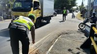 POLISI melakukan olah TKP kecelakaan maut di Jalan Singaraja – Lovina, tepatnya di Desa Tukadmungga, Kecamatan/Kabupaten Buleleng, Kamis (22/6/2023). Foto: ist POLISI melakukan olah TKP kecelakaan maut di Jalan Singaraja – Lovina, tepatnya di Desa Tukadmungga, Kecamatan/Kabupaten Buleleng, Kamis (22/6/2023). Foto: ist