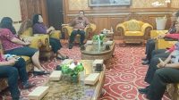 KADEK Agus Arya Wibawa saat memimpin rapat di Kantor Wali Kota Denpasar membahas persiapan operasi pasar gas elpiji 3 kg. Foto: ist KADEK Agus Arya Wibawa saat memimpin rapat di Kantor Wali Kota Denpasar membahas persiapan operasi pasar gas elpiji 3 kg. Foto: ist