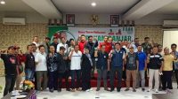 PULUHAN pengurus Relawan Gerakan Ganjar yang terbentuk di NTB. Mereka berkomitmen memenangkan Ganjar di wilayah Provinsi NTB. Foto: rul PULUHAN pengurus Relawan Gerakan Ganjar yang terbentuk di NTB. Mereka berkomitmen memenangkan Ganjar di wilayah Provinsi NTB. Foto: rul