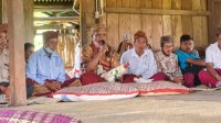 PARA tokoh kelompok tua adat masyarakat Gendang Rebak-Poco Leok, Kabupaten Manggarai, Provinsi NTT saat menggelar pertemuan untuk mendukung pengembangan PLTP Ulumbu. Foto: ist PARA tokoh kelompok tua adat masyarakat Gendang Rebak-Poco Leok, Kabupaten Manggarai, Provinsi NTT saat menggelar pertemuan untuk mendukung pengembangan PLTP Ulumbu. Foto: ist