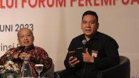 WAYAN Wirka (kanan) memaparkan materi pentingnya posisi tawar rakyat dalam mencegah politik uang saat pemilu. Foto: hen WAYAN Wirka (kanan) memaparkan materi pentingnya posisi tawar rakyat dalam mencegah politik uang saat pemilu. Foto: hen