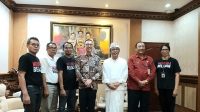 DIRJEN Pauddikdasmen Kementerian Pendidikan Kebudayaan Riset dan Teknologi, Dr. Iwan Syahril, Ph.D., melakukan kunjungan kerja ke Pemerintah Kota Denpasar, Jumat (28/7/2023). Dirjen Pauddikdasmen didampingi Kepala BPMP Provinsi Bali, I Made Alit Dwitama, ST.,M.Pd.; dan Kepala BGP Provinsi Bali, Dr. I Wayan Surata, S.Pd.,M.Pd., diterima oleh Wali Kota Denpasar, IGN Jaya Negara; bersama Kepala Disdikpora Kota Denpasar, Drs. AA Gede Wiratama, M.Ag. di Kantor Wali Kota Denpasar. Foto: ist DIRJEN Pauddikdasmen Kementerian Pendidikan Kebudayaan Riset dan Teknologi, Dr. Iwan Syahril, Ph.D., melakukan kunjungan kerja ke Pemerintah Kota Denpasar, Jumat (28/7/2023). Dirjen Pauddikdasmen didampingi Kepala BPMP Provinsi Bali, I Made Alit Dwitama, ST.,M.Pd.; dan Kepala BGP Provinsi Bali, Dr. I Wayan Surata, S.Pd.,M.Pd., diterima oleh Wali Kota Denpasar, IGN Jaya Negara; bersama Kepala Disdikpora Kota Denpasar, Drs. AA Gede Wiratama, M.Ag. di Kantor Wali Kota Denpasar. Foto: ist