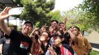 ANTUSIASME para siswa SMPN 3 Semarapura menyambut kedatangan Dirjen Pauddikdasmen Kemendikbudristek, Dr. Iwan Syahril, Ph.D., yang didampingi Kepala Badan Standar Kurikulum dan Asesmen Pendidikan (BSKAP) Anindito Aditomo, S.Psi.,M.Phil.,Ph.D., dan Kepala BPMP Provinsi Bali, I Made Alit Dwitama, ST.,M.Pd., Sabtu (29/7/2023). Foto: ist ANTUSIASME para siswa SMPN 3 Semarapura menyambut kedatangan Dirjen Pauddikdasmen Kemendikbudristek, Dr. Iwan Syahril, Ph.D., yang didampingi Kepala Badan Standar Kurikulum dan Asesmen Pendidikan (BSKAP) Anindito Aditomo, S.Psi.,M.Phil.,Ph.D., dan Kepala BPMP Provinsi Bali, I Made Alit Dwitama, ST.,M.Pd., Sabtu (29/7/2023). Foto: ist