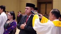 PUTRA Wiratma bersama Ketut Ariyani dilantik sebagai komisioner Bawaslu Bali periode 2023-2028 di Jakarta, Rabu (26/7/2023). Foto: ist
