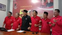 WAKIL Ketua Bidang Kehormatan DPD PDIP NTB, Raden Nuna Abriadi (tengah); didampingi fungsionaris DPD PDIP NTB, DPC PDIP Lobar, dan DPC PDIP Loteng memberi keterangan pers di DPD PDIP NTB, Kamis (20/7/2023). Foto: ist WAKIL Ketua Bidang Kehormatan DPD PDIP NTB, Raden Nuna Abriadi (tengah); didampingi fungsionaris DPD PDIP NTB, DPC PDIP Lobar, dan DPC PDIP Loteng memberi keterangan pers di DPD PDIP NTB, Kamis (20/7/2023). Foto: ist