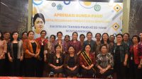 BUNDA PAUD Kota Denpasar, Sagung Antari Jaya Negara, foto bersama usai membuka kegiatan Apresiasi Bunda PAUD Desa/Kelurahan tingkat Kota Denpasar di Aula SPNF SKB Kota Denpasar, Selasa (29/8/2023). Foto: ist BUNDA PAUD Kota Denpasar, Sagung Antari Jaya Negara, foto bersama usai membuka kegiatan Apresiasi Bunda PAUD Desa/Kelurahan tingkat Kota Denpasar di Aula SPNF SKB Kota Denpasar, Selasa (29/8/2023). Foto: ist