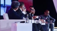 DIREKTUR Utama PLN, Darmawan Prasodjo (tengah) saat bersama pimpinan tiga perusahan listrik Asia Tenggara saat pertemuan ASEAN Ministers on Energy Meeting (AMEM) ke-41 di Bali. Foto: ist DIREKTUR Utama PLN, Darmawan Prasodjo (tengah) saat bersama pimpinan tiga perusahan listrik Asia Tenggara saat pertemuan ASEAN Ministers on Energy Meeting (AMEM) ke-41 di Bali. Foto: ist