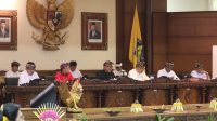 KETUA DPRD Bali, Nyoman Adi Wiryatama, memimpin Rapat Paripurna Istimewa untuk memperingati Hari Jadi Provinsi Bali ke-65, Senin (14/8/2023). Foto: ist KETUA DPRD Bali, Nyoman Adi Wiryatama, memimpin Rapat Paripurna Istimewa untuk memperingati Hari Jadi Provinsi Bali ke-65, Senin (14/8/2023). Foto: ist