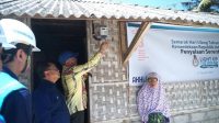 JAJARAN PLN UIW NTB tengah melakukan pemasangan listrik gratis melalui program Light Up the Dream (LUTD) yang bertempat di Dusun Tempas, Kabupaten Loteng. Foto: ist JAJARAN PLN UIW NTB tengah melakukan pemasangan listrik gratis melalui program Light Up the Dream (LUTD) yang bertempat di Dusun Tempas, Kabupaten Loteng. Foto: ist