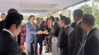 PRESIDEN Jokowi saat melakukan kunjungan kerja ke Afrika. Dalam kunjungan itu, Direktur Utama PLN, Darmawan Prasodjo dan beberapa direktur BUMN lainnya. Serta para menteri ikut mendampingi Presiden. Foto: ist