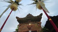 PENJOR anten di salah satu rumah pasangan pengantin baru di Gianyar. Foto: adi PENJOR anten di salah satu rumah pasangan pengantin baru di Gianyar. Foto: adi