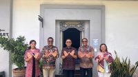 MAN Magilan dari WMP Indonesia dan Wali Kota Jaya Negara (ke-2 dan ke-3 dari kiri) usai membahas penebaran nyamuk Wolbachia. Foto: ist MAN Magilan dari WMP Indonesia dan Wali Kota Jaya Negara (ke-2 dan ke-3 dari kiri) usai membahas penebaran nyamuk Wolbachia. Foto: ist