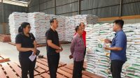 TIM TPID Kota Denpasar melaksanakan monitoring atau pemantauan stok beras di Gudang Perum Bulog Sempidi pada Jumat (15/9/2023). Foto: ist TIM TPID Kota Denpasar melaksanakan monitoring atau pemantauan stok beras di Gudang Perum Bulog Sempidi pada Jumat (15/9/2023). Foto: ist