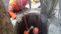 PERSONEL Basarnas Bali melakukan evakuasi seorang nenek bernama Sumiyati (91) tercebur ke sumur di Banjar Melaya Pantai, Kecamatan Melaya, Kabupaten Jembrana, Sabtu (30/9/2023). Foto: ist PERSONEL Basarnas Bali melakukan evakuasi seorang nenek bernama Sumiyati (91) tercebur ke sumur di Banjar Melaya Pantai, Kecamatan Melaya, Kabupaten Jembrana, Sabtu (30/9/2023). Foto: ist