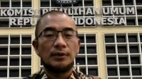 KETUA KPU RI, Hasyim Asy’ari saat rapat secara daring bersama jajaran KPU NTB dan KPU di Indonesia, Kamis (21/9/2023). Foto: ist KETUA KPU RI, Hasyim Asy’ari saat rapat secara daring bersama jajaran KPU NTB dan KPU di Indonesia, Kamis (21/9/2023). Foto: ist