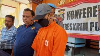 MANTAN Bendahara Desa, Desa Temukus, Kecamatan Banjar, Buleleng, Made Ediana Gandi saat dihadirkan pada konferensi pers, Jumat (29/9/2023). Foto: edy MANTAN Bendahara Desa, Desa Temukus, Kecamatan Banjar, Buleleng, Made Ediana Gandi saat dihadirkan pada konferensi pers, Jumat (29/9/2023). Foto: edy