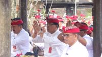 SERANGKAIAN rahina Purnama Kapat, Jumat (29/9/2023), jajaran Pemkab Tabanan menggelar persembahyangan bersama di Padmasana Kantor Bupati Tabanan dan Pura Luhur Batukau. Foto: ist SERANGKAIAN rahina Purnama Kapat, Jumat (29/9/2023), jajaran Pemkab Tabanan menggelar persembahyangan bersama di Padmasana Kantor Bupati Tabanan dan Pura Luhur Batukau. Foto: ist