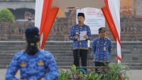 BUPATI Suwirta memimpin apel paripurna di Alun-alun Ida Dewa Agung Jambe, Senin (11/9/2023). Foto: ist BUPATI Suwirta memimpin apel paripurna di Alun-alun Ida Dewa Agung Jambe, Senin (11/9/2023). Foto: ist