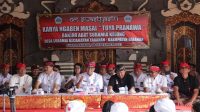 BUPATI Tabanan, I Komang Gede Sanjaya, menghadiri karya pitra yadnya, ngaben massal, yang digelar oleh warga Desa Subamia, di Banjar Adat Subamia Kelong, Desa Adat Subamia, Kamis (7/9/2023). Foto: ist