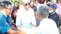 WALI Kota Denpasar, I Gusti Ngurah Jaya Negara, menyerahkan CBP tahap kedua kepada KPM di Kantor Kelurahan Penatih, Selasa (26/9/2023). Foto: ist WALI Kota Denpasar, I Gusti Ngurah Jaya Negara, menyerahkan CBP tahap kedua kepada KPM di Kantor Kelurahan Penatih, Selasa (26/9/2023). Foto: ist