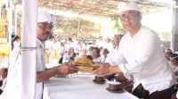 WALI Kota Denpasar, I Gusti Ngurah Jaya Negara, menghadiri puncak upacara Pitra Yadnya lan Atma Wedana yang dilaksanakan di Bale Peyadnyan Desa Adat Bekul, pada Selasa (19/9/2023). Foto: ist