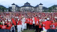 BUPATI Giri Prasta saat menghadiri pencetakan rekor Muri Lansia Tertawa, Lansia Sehat se-Kabupaten Badung tahun 2023 yang melibatkan 9.999 peserta di Lapangan Puspem Badung, Sabtu (9/9/2023). Foto: ist BUPATI Giri Prasta saat menghadiri pencetakan rekor Muri Lansia Tertawa, Lansia Sehat se-Kabupaten Badung tahun 2023 yang melibatkan 9.999 peserta di Lapangan Puspem Badung, Sabtu (9/9/2023). Foto: ist
