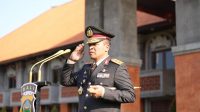 KAPOLDA Bali, Irjen Ida Bagus Kade Putra Narendra, memimpin upacara peringatan Hari Kesaktian Pancasila di halaman depan Mapolda Bali, Minggu (1/10/2023). Foto: ist KAPOLDA Bali, Irjen Ida Bagus Kade Putra Narendra, memimpin upacara peringatan Hari Kesaktian Pancasila di halaman depan Mapolda Bali, Minggu (1/10/2023). Foto: ist