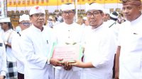 WAKIL Walikota Denpasar, I Kadek Agus Arya Wibawa, menghadiri Karya Atiwa-tiwa, Manusa Yadnya lan Atma Wedana Desa Adat Ubung tahun 2023 yang dilaksanakan di Jalan Pidada IX, Ubung, pada Senin (16/10/2023). Foto: ist WAKIL Walikota Denpasar, I Kadek Agus Arya Wibawa, menghadiri Karya Atiwa-tiwa, Manusa Yadnya lan Atma Wedana Desa Adat Ubung tahun 2023 yang dilaksanakan di Jalan Pidada IX, Ubung, pada Senin (16/10/2023). Foto: ist