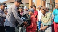 BAKTI sosial penyerahan 300 paket sembako dalam rangka pengabdian 32 tahun Akabri angkatan 1991 dilangsungkan di lapangan Polres Bangli, Minggu (22/10/2023). Foto: ist BAKTI sosial penyerahan 300 paket sembako dalam rangka pengabdian 32 tahun Akabri angkatan 1991 dilangsungkan di lapangan Polres Bangli, Minggu (22/10/2023). Foto: ist